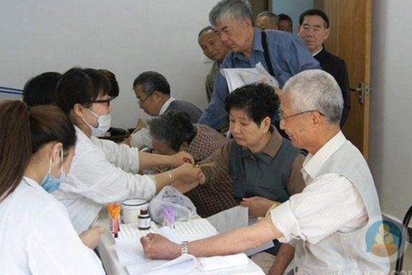 便攜式健康一體機(jī)特點(diǎn)及功能